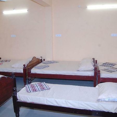 Hotel Lakshmi Illam à Tirukkadaiyur Extérieur photo