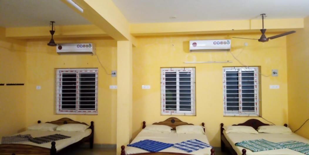 Hotel Lakshmi Illam à Tirukkadaiyur Extérieur photo