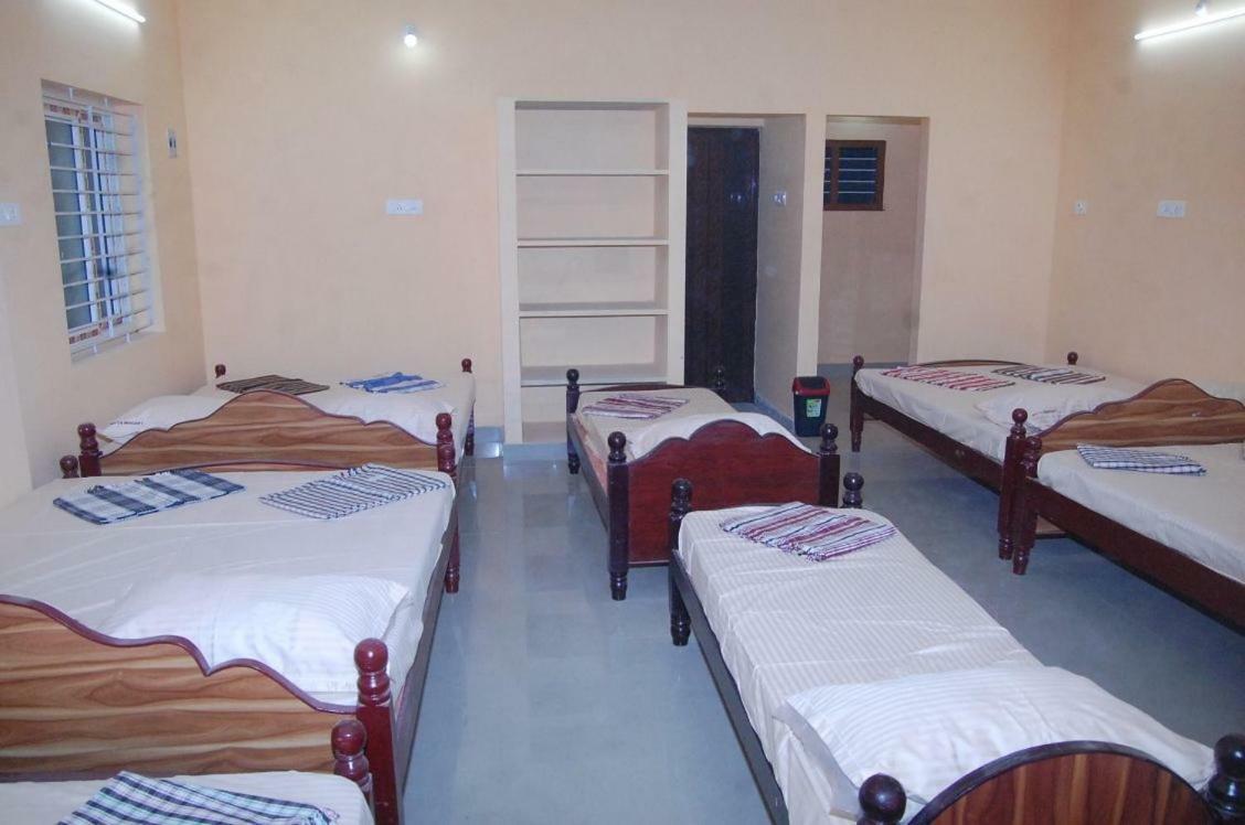 Hotel Lakshmi Illam à Tirukkadaiyur Extérieur photo