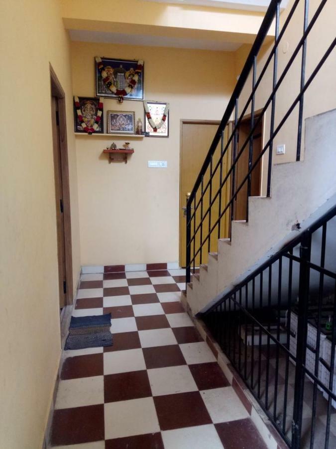 Hotel Lakshmi Illam à Tirukkadaiyur Extérieur photo